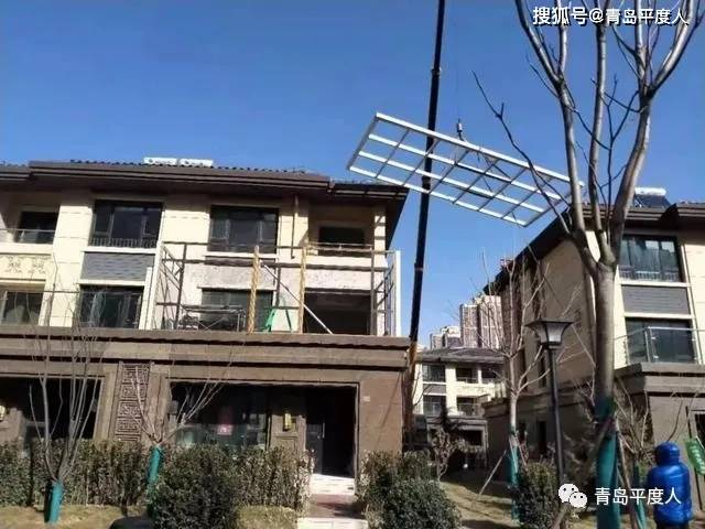 平度拆除太泉美域御园小区内私自搭建的阳光房