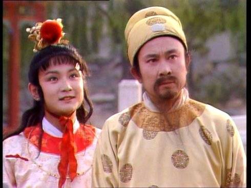 贾政字存周姨娘姓周老婆的陪房也姓周崇周贬商自称舜裔