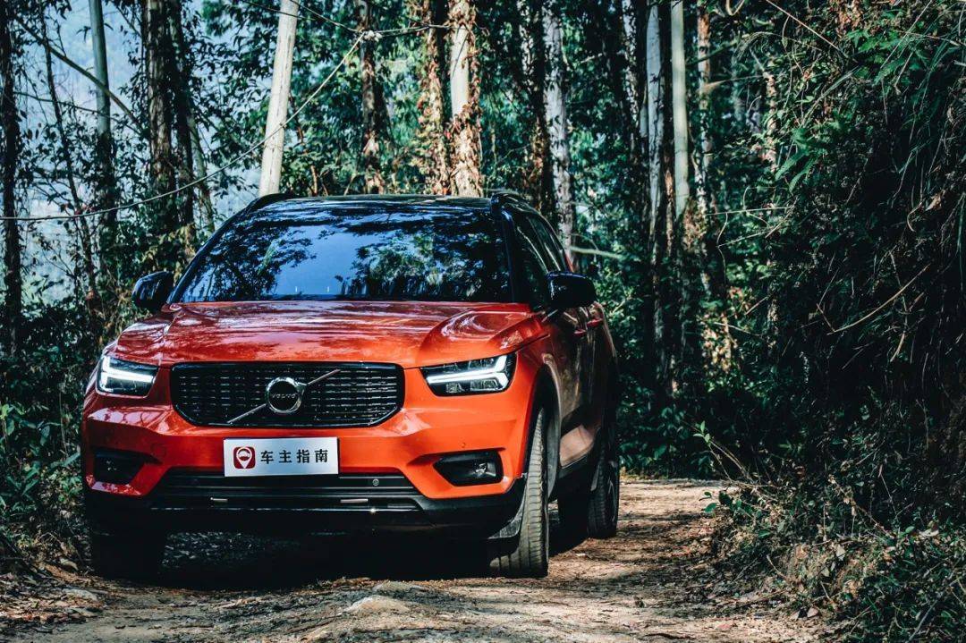 毕竟阿斌可不是那些靠拍婚庆或者