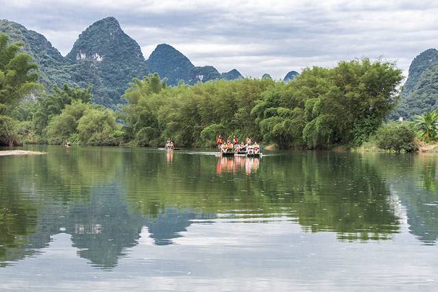 其中最美的风景,就是遇龙河的十里画廊~阳朔是桂林旅游的精华所在.