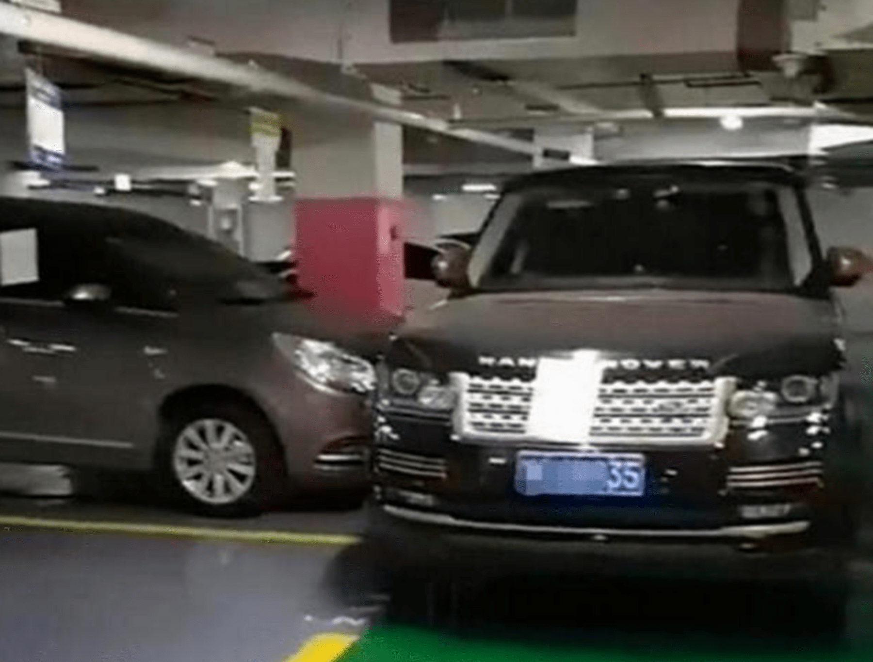 停车位被占,路虎车主怒下"战书,对方看完内容:是狠人我认怂_搜狐汽车