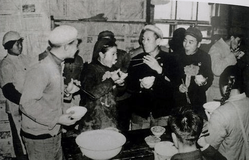 6070年代老百姓家的一日三餐都吃些什么食物
