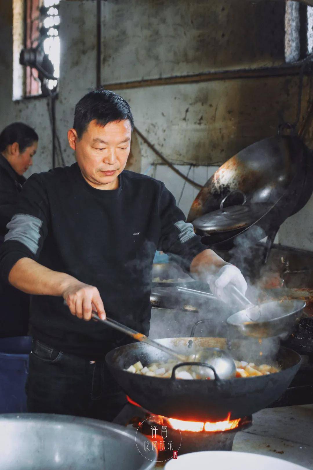 开在许昌这个村里的永康饭店,凭什么这么火?