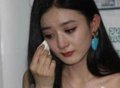 2017年,赵丽颖被曝哭诉求卓伟放过自己,几天后卓伟被永久封号