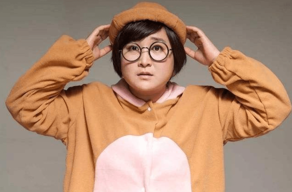 女演员贾玲和宋丹丹对比一下,差的太远了,总是用自己的胖作为笑点