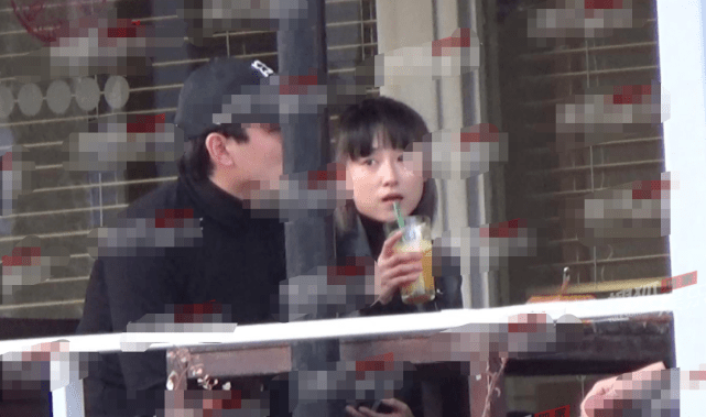 原创王彦霖官宣恋情晒与艾佳妮毕业亲密合影坦言两人曾经错过