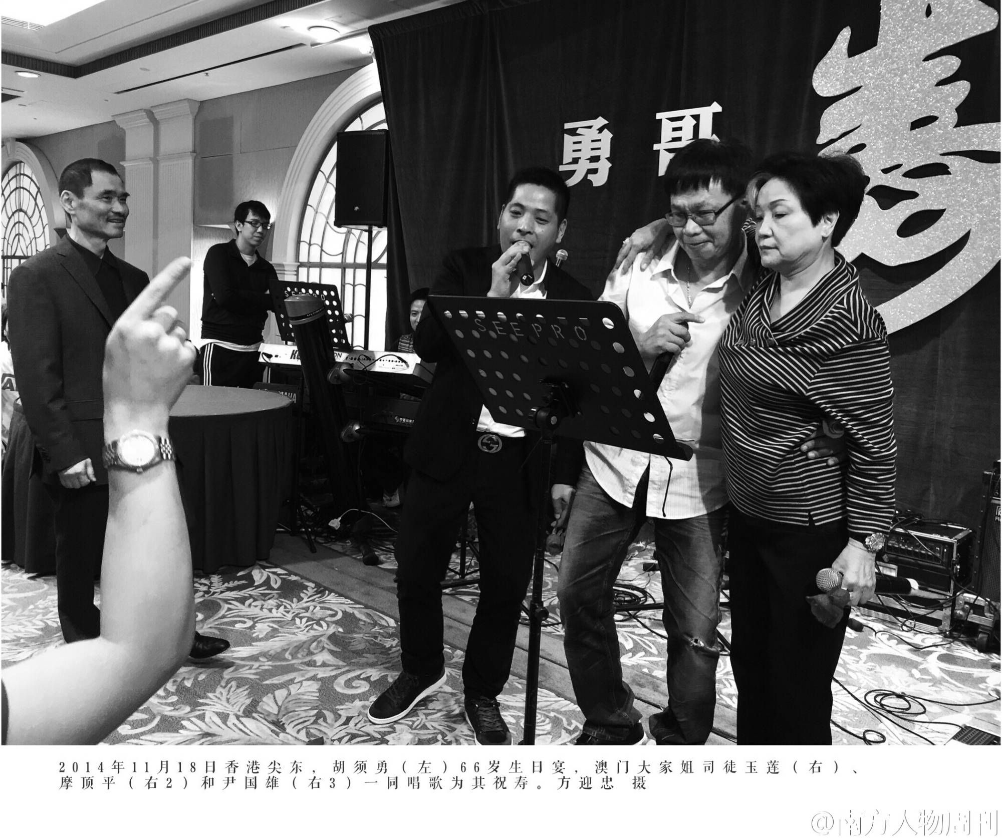 14k大佬摩顶平现身内地,打扮精神似小伙,曾被崩牙驹赶出澳门