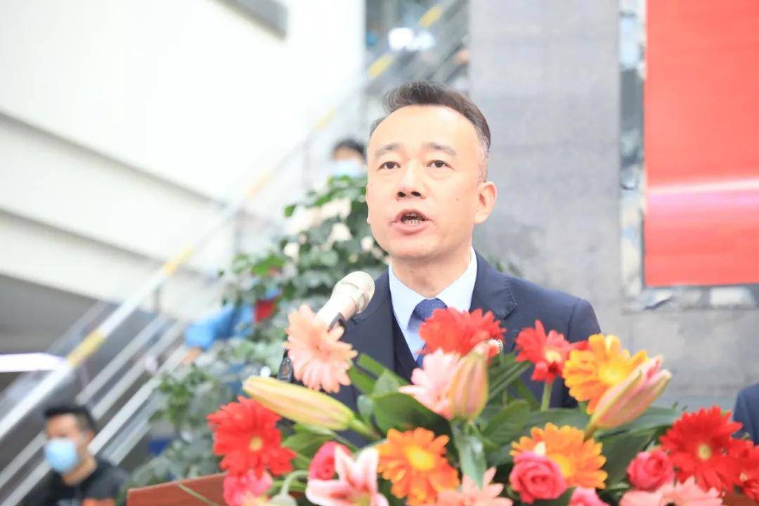 陕西省卫生健康委医政医管局局长于春富宣读了《关于评定西安市第三