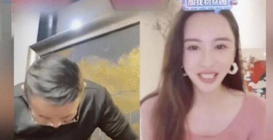 原创潘长江与美女连麦,直播磕头给对方拉人气?网友怒怼:老不正经