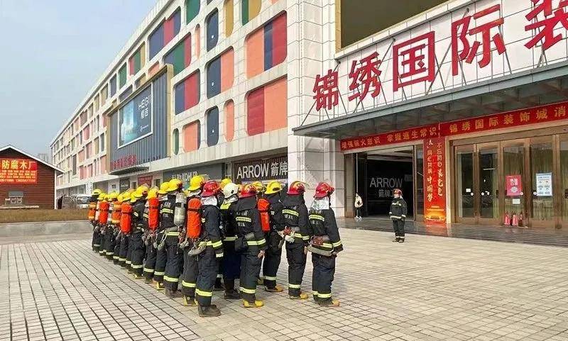 太原市消防救援支队尖草坪大队对锦绣国际装饰城开展消防演练