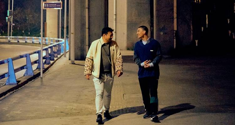 《了不起的老爸》曝"陪你起跑"海报 王砚辉助张宥浩自由奔跑