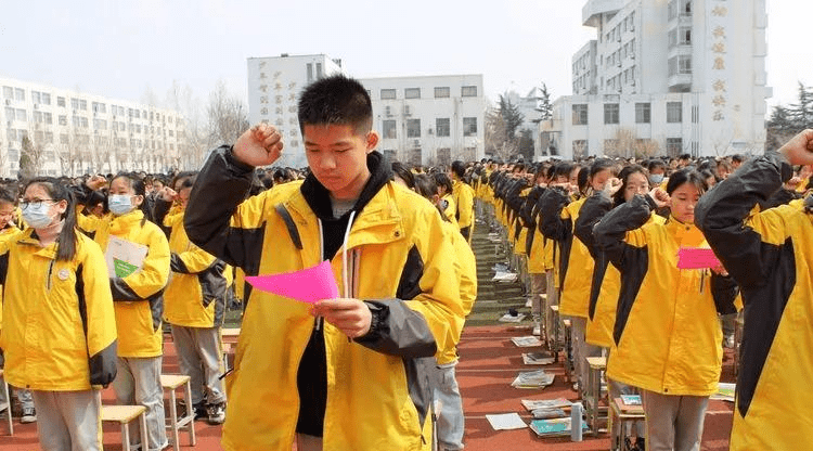 滕州北辛中学学院路校区开学典礼暨文明行为规范养成强化月动员大会