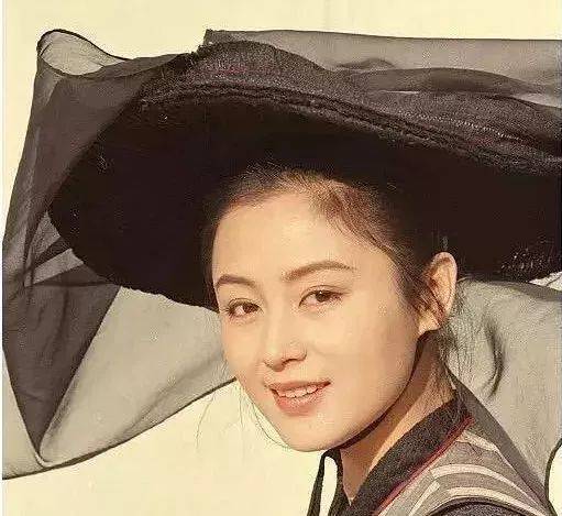 同是"琼女郎",何晴陈红美貌不输陈德容林青霞,当年曾火到港台