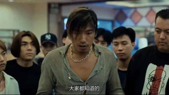 "乌鸦"张耀扬罕露面,满头白发已变得慈眉善目,58岁仍单身