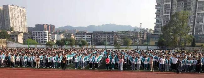 叙永一中高二年级召开表彰大会