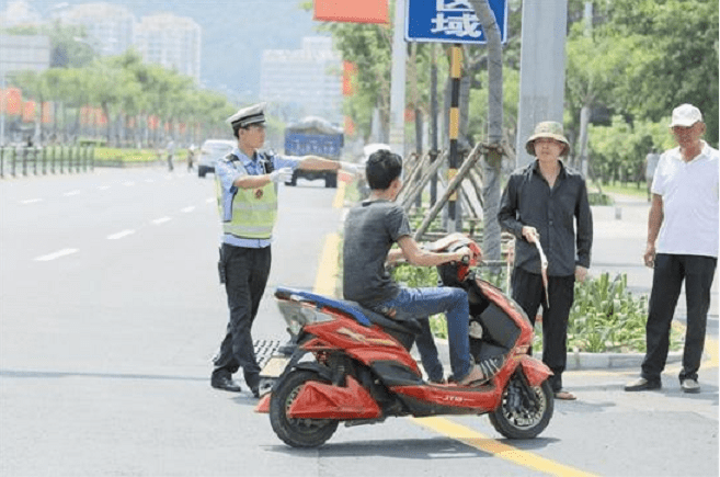 电动车和电动摩托车,到底有多大的差别?不懂乱选可就要吃亏了