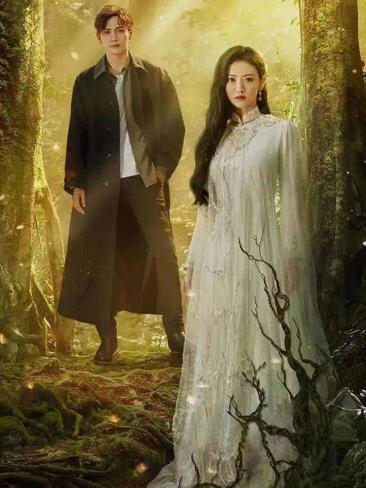 被网友笑称:剧组真是又穷又精致,大概所有钱都拿去给司藤买衣服了!