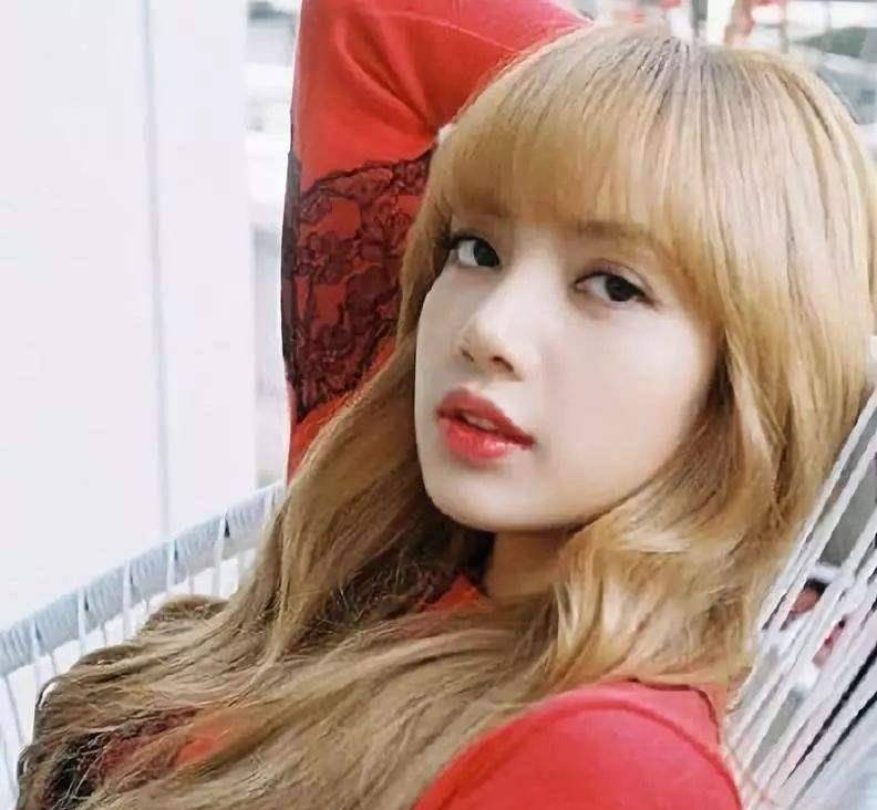 原创lisa白雪公主发型上热搜,冯提短发清纯像学生,网友:好可爱