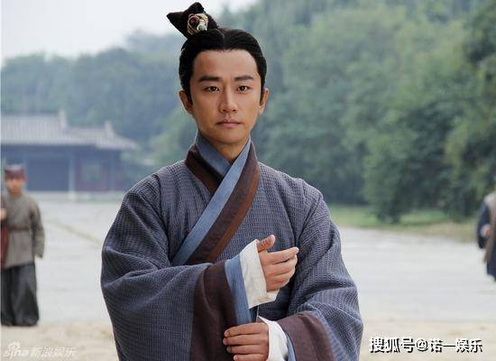 从2007年参演《地下的天空》出道,到2008年参演《红楼梦》,2009年出演