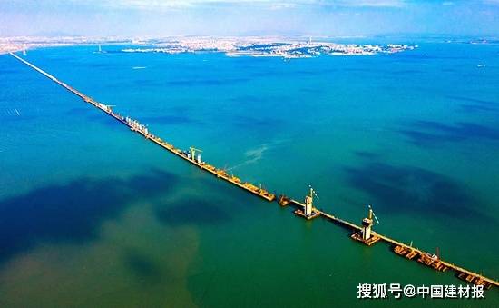 福厦铁路湄洲湾跨海大桥主塔开始挂索施工