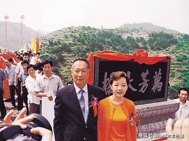 anyway,林淑如坠入情网,不顾家人反对决定嫁给郭台铭.