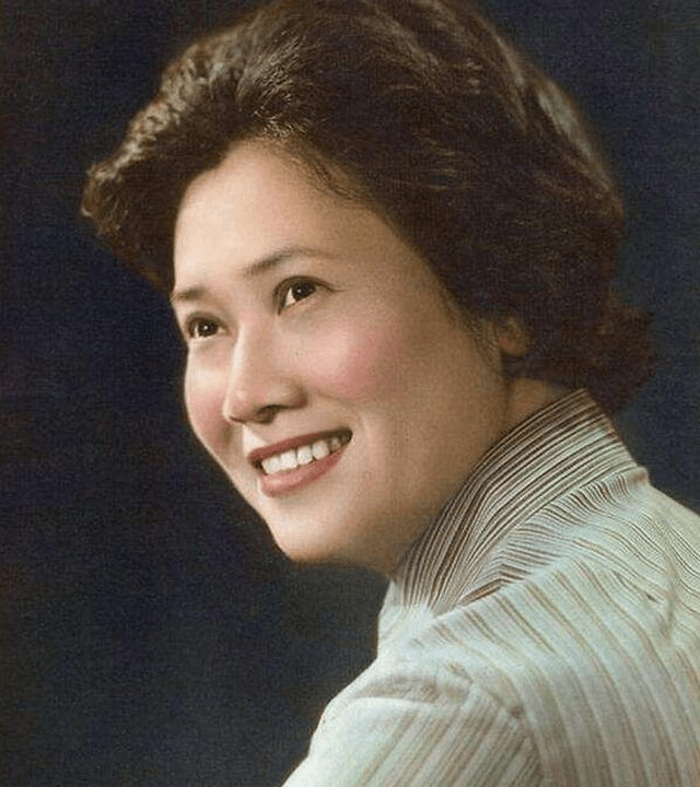 原创中国夜莺朱逢博:相恋6天结婚,丈夫去世后,守着骨灰生活12年