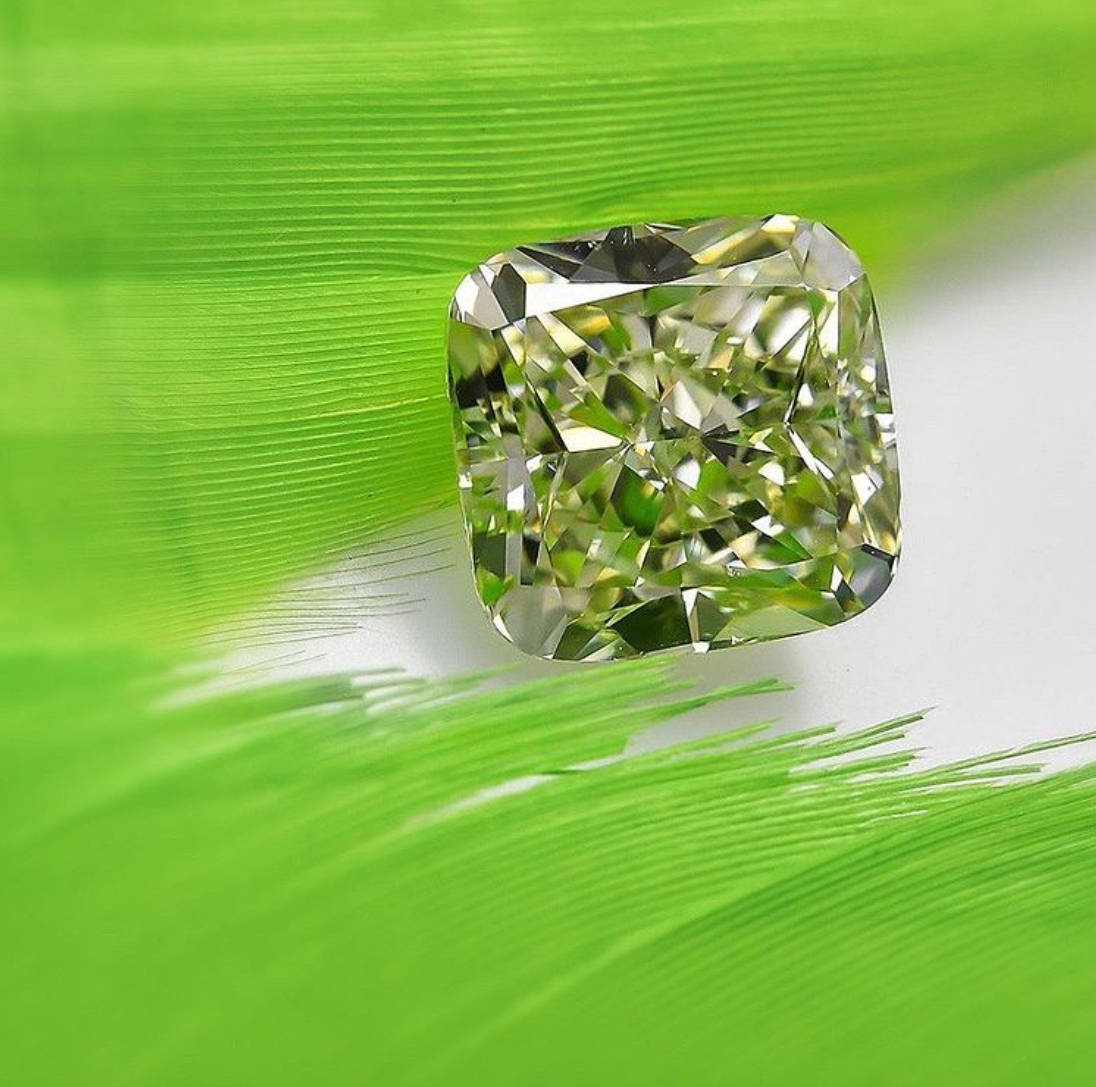 原创钻石中的幽灵绿色钻石一