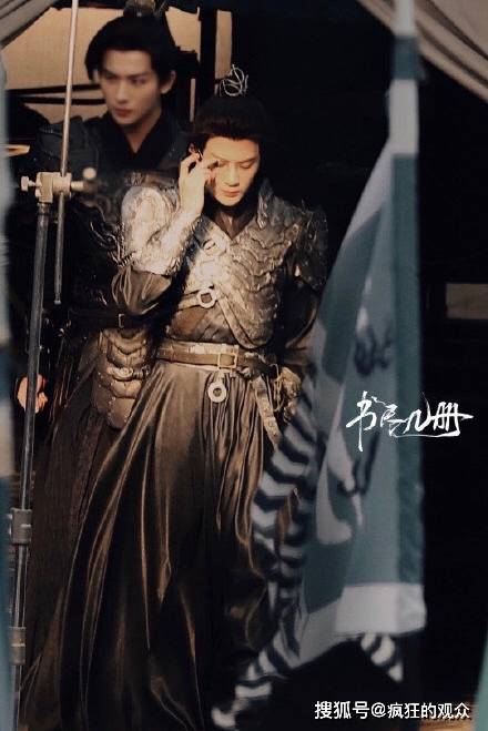 《杀破狼》电视剧由陈哲远和檀健次主演,两位主演虽然都是偶像男团