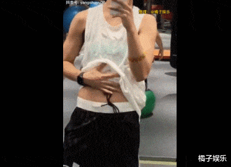 而且杨舒予不光会打篮球, 解锁技能还有画画.