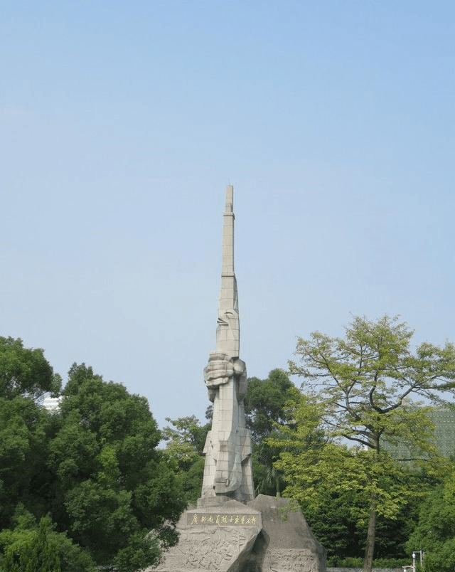 占地18万平方米,是解放后为纪念1927年12月11日中国共产党领导的广州