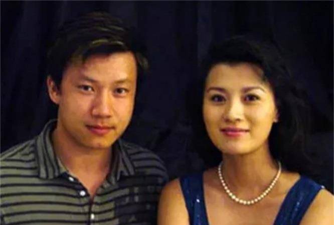 最后刘斌主动向史兰芽提出了离婚,自此两人的感情婚姻正式结束.