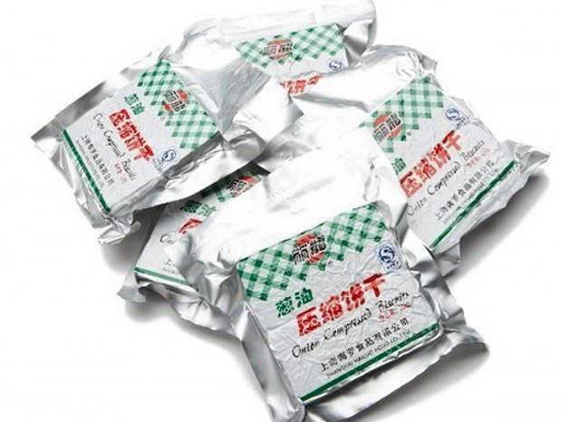 军用压缩饼干里有什么,为什么那么抗饿?热水煮30分钟瞬间明白