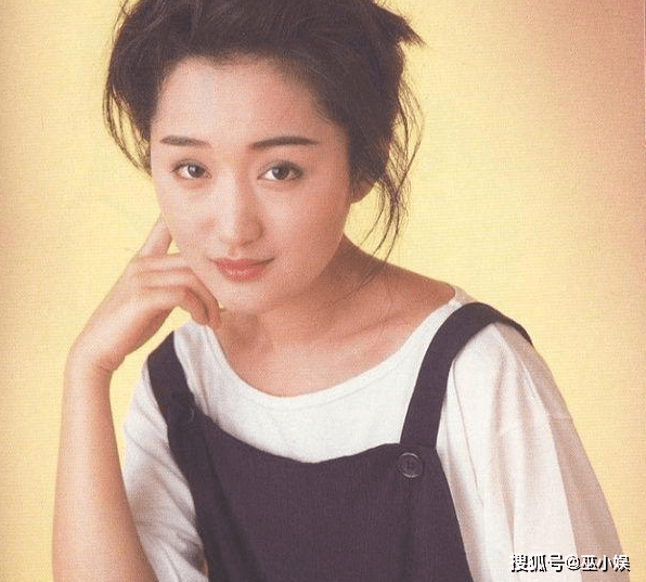 50岁杨钰莹近照曝光,面部发福身材臃肿,冻龄女神真的老了!
