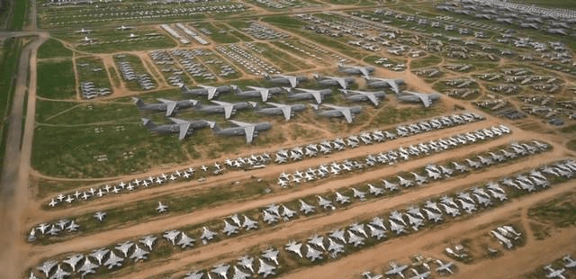 原创全球第二大"飞机坟场",拥有超2000架退役战机,在河南的小县城