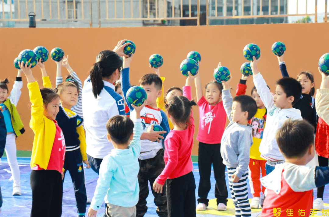 我给他们六星为这群努力推广幼儿手球的小伙伴