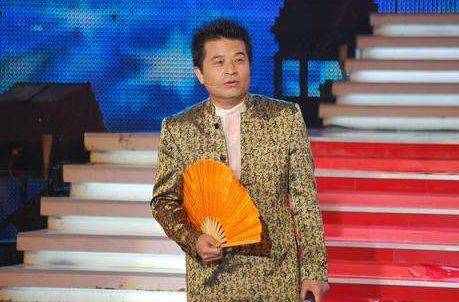 当初是毕福剑一手捧红,毕福剑落难后送了317万,如今靠
