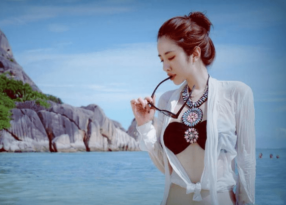 原创31岁的王晓晨多美?泳装剧照流出后,才真正诠释啥是"出水芙蓉"