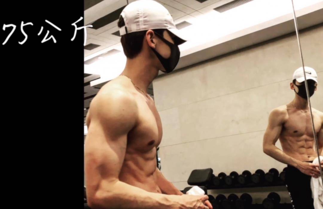 白敬亭为新戏暴虐增肌34斤,从小鲜肉变身成肌肉男