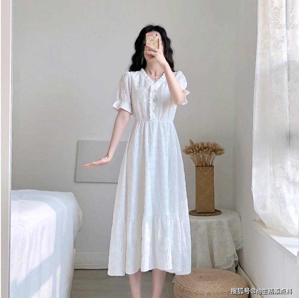 优雅浪漫的法式连衣裙你入手了吗?给你的夏日带去不一样的时尚