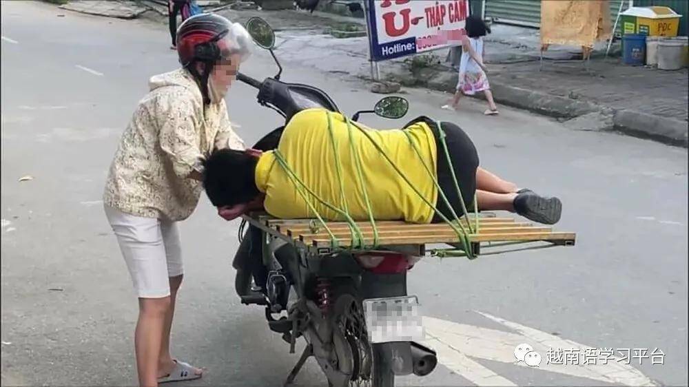 原创越南媳妇是怎么把酒后的丈夫运回家的,看了这些照片你还敢喝醉吗?