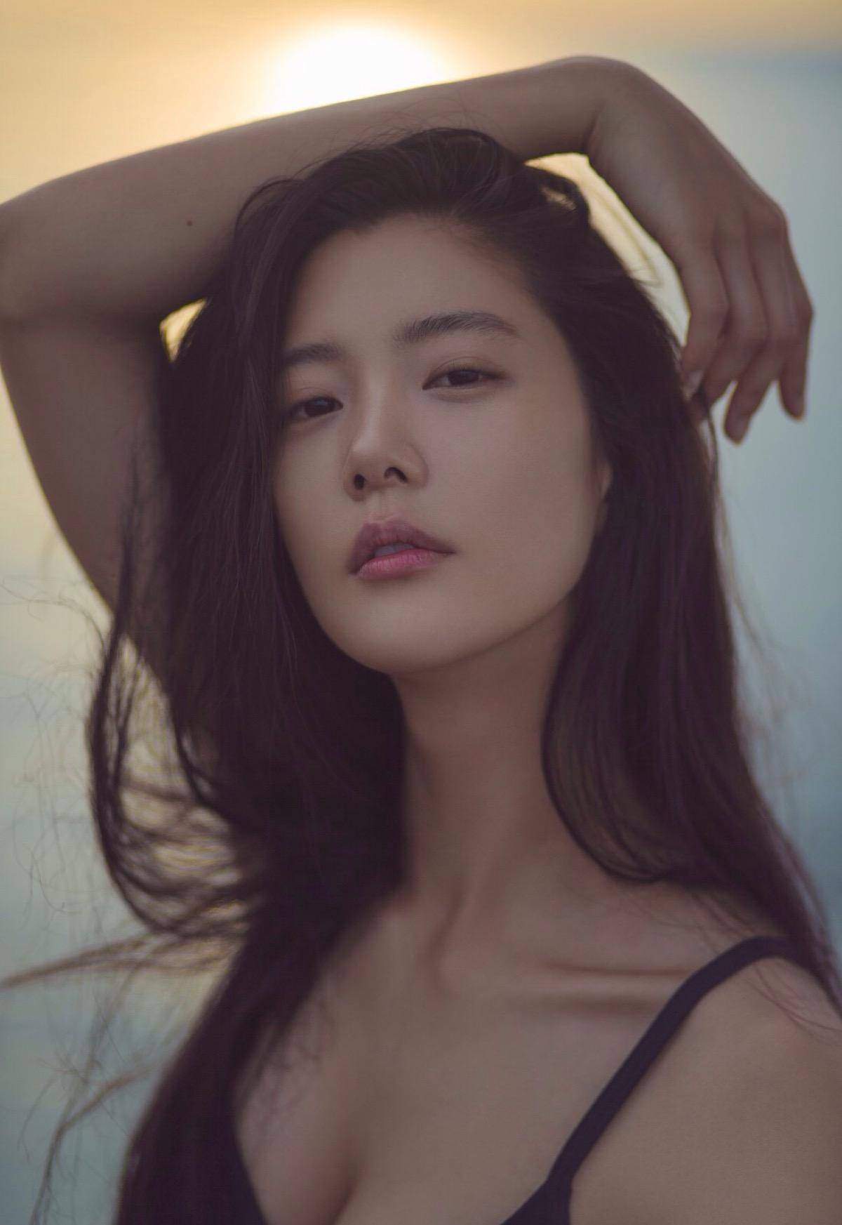 出名的韩国美女李成敏大家应该不陌生吧,这位来自韩国的演员也被网友