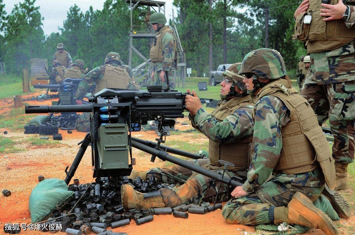原创狙击榴35毫米,美军榴弹发射器40毫米,究竟差在哪?