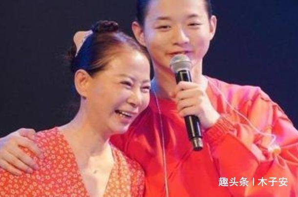 她曾为孩子退圈29年独自抚养他成巨星今前夫却靠近孩子蹭热度