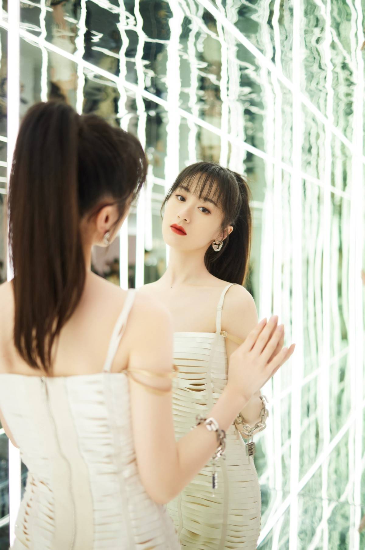 原创袁冰妍这裙子是拿细带绑着的吗镂空造型很有灵动感真个性