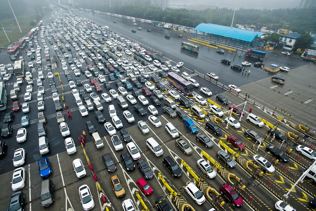 高速堵车的真正原因不是多车,而是个别车造成的