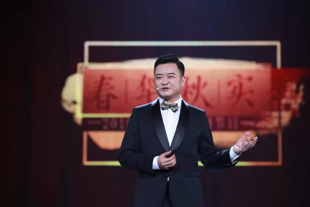 李佳明事业上升期毅然出国深造学成归回转央视幕后工作低调生活也是