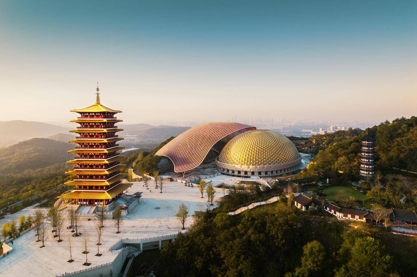 作为是江苏在大力发展旅游的名山,它主要包含的景点有宏觉寺,弘觉寺塔