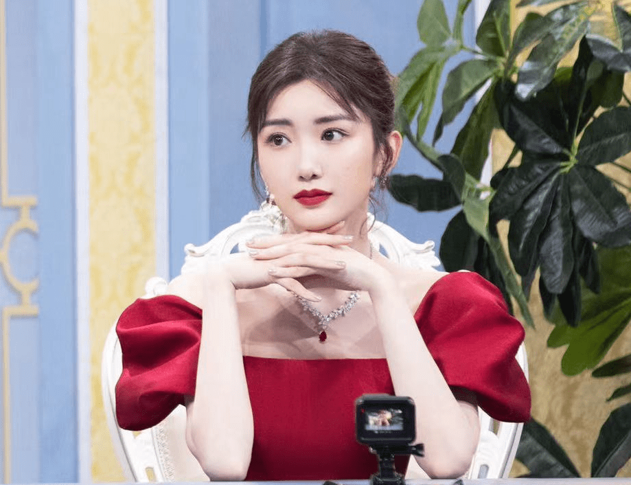 关晓彤胖出新高度与毛晓彤同框被艳压一个像少女一个像大妈
