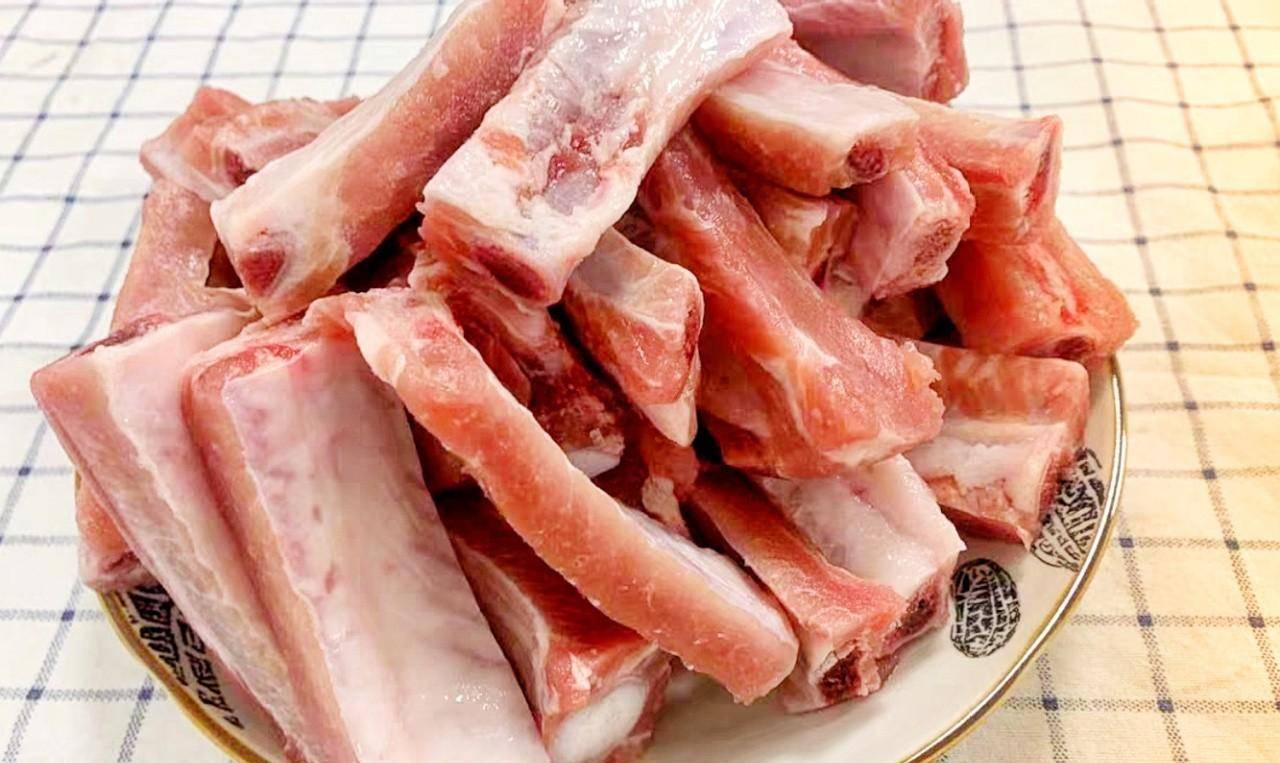 选购排骨,要分清"前排"和"后排,肉差距大,弄懂再买少被坑