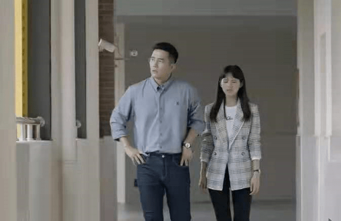 内卷深度支持者钟老师堪称《小舍得》始作俑者,就是教育机构化身